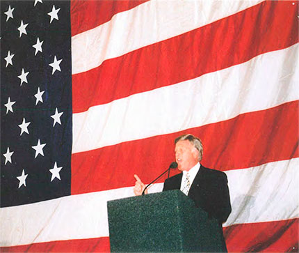 Pat Conley addressing the audience at Rhodes on the Pawtuxet in 2003